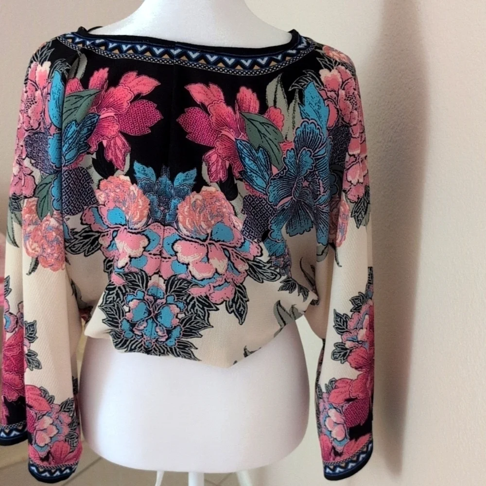 Flying Tomato kimono style blouse, size XS. Floral. - Picture 2 of 10